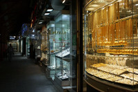 [ẢNH] ‘Lóa mắt’ với chợ vàng ở UAE: Nơi không chỉ bán trang sức mà cả...khẩu trang bằng vàng