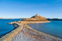 [ẢNH Thăm tu viện ‘trên mây’ và ngôi đền ‘cô đơn’ nằm giữa hồ thiêng Tây Tạng 