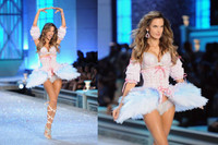 [ẢNH] ‘Nghẹt thở’ trước màn catwalk khi mang bầu của dàn người mẫu nóng bỏng