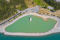 [ẢNH] Ngôi làng ma mị nổi lên từ đáy hồ sau 71 năm bị nhấn chìm