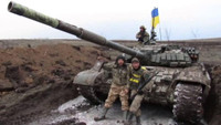 Cận cảnh đoàn chiến tăng T-72B của phe ly khai tiến công quân đội Ukraine tai Donbass
