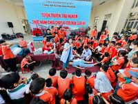 Gần 1.000 học sinh ở Đan Phượng hào hứng trải nghiệm phòng cháy chữa cháy và cứu nạn cứu hộ