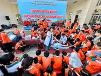 Gần 1.000 học sinh ở Đan Phượng hào hứng trải nghiệm phòng cháy chữa cháy và cứu nạn cứu hộ