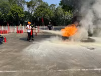 Gần 1.000 học sinh ở Đan Phượng hào hứng trải nghiệm phòng cháy chữa cháy và cứu nạn cứu hộ