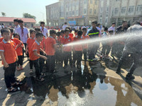 Gần 1.000 học sinh ở Đan Phượng hào hứng trải nghiệm phòng cháy chữa cháy và cứu nạn cứu hộ