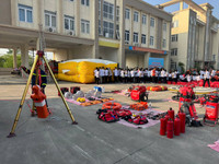 Gần 1.000 học sinh ở Đan Phượng hào hứng trải nghiệm phòng cháy chữa cháy và cứu nạn cứu hộ