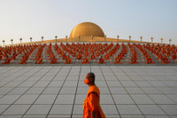 [ẢNH] Lung linh, huyền ảo ngày Makha Bucha 2021 tại Thái Lan