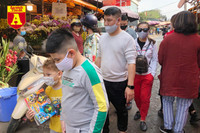 [ẢNH] Ngắm hoa ‘đẹp - độc - lạ’ ở chợ hoa Quảng An ngày giáp Tết 