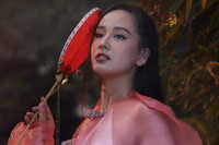 [ẢNH] Hoa hậu Mai Phương Thúy: Diện áo dài cách tân, bỡ ngỡ trong lần đầu đón Tết xa nhà 