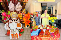 [ẢNH] Ngày vía Thần Tài: Sao Việt ‘chịu chơi’ mua 100 cây vàng, dâng mâm lễ hoành tráng 