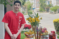 [ẢNH] Ngày vía Thần Tài: Sao Việt ‘chịu chơi’ mua 100 cây vàng, dâng mâm lễ hoành tráng 