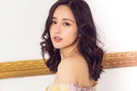 [ẢNH] Hoa hậu Mai Phương Thúy: Diện áo dài cách tân, bỡ ngỡ trong lần đầu đón Tết xa nhà 