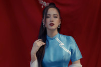 [ẢNH] Hoa hậu Mai Phương Thúy: Diện áo dài cách tân, bỡ ngỡ trong lần đầu đón Tết xa nhà 