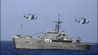 Trực thăng SH-3 Sea King Iran vừa đột nhiên áp sát tàu đổ bộ USS Essex Mỹ