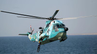 Trực thăng SH-3 Sea King Iran vừa đột nhiên áp sát tàu đổ bộ USS Essex Mỹ