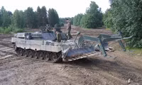 Thiết giáp phá mìn đặc biệt Leopard 2R 'thúc thủ' trước hỏa lực Nga