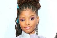 [ẢNH] Nhan sắc gây tranh cãi của hai diễn viên da màu nhập vai công chúa Disney 