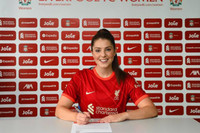 Mê mẩn nhan sắc ngọt ngào của tân binh ‘cập bến’ đội nữ Liverpool