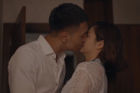 [ẢNH] Những nụ hôn màn ảnh ‘nóng mắt’ của Mạnh Trường với bạn diễn 