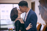 [ẢNH] Những nụ hôn màn ảnh ‘nóng mắt’ của Mạnh Trường với bạn diễn 