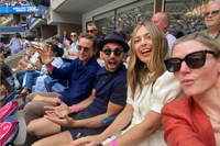 [ẢNH] 'Búp bê Nga' Sharapova 'lão hóa ngược' ở tuổi 33: Nhan sắc tươi trẻ, vóc dáng nóng bỏng