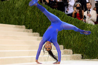 [ẢNH] Dàn mỹ nhân ‘đối đầu’ trên thảm đỏ: Người hở táo bạo, người trùm kín mít không nhận ra 