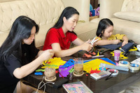 [ẢNH] Trung thu đặc biệt của sao: Phương Thanh hát ở khu điều trị Covid-19, Quỳnh Nga ‘hoá’ chị Hằng xinh đẹp 