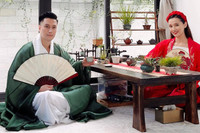 [ẢNH] Trung thu đặc biệt của sao: Phương Thanh hát ở khu điều trị Covid-19, Quỳnh Nga ‘hoá’ chị Hằng xinh đẹp 