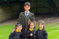 [ẢNH] Cuộc sống mới của 4 'nhóc tỳ' nhà Ronaldo sau khi chuyển tới Manchester