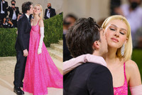 [ẢNH Quý tử nhà Beckham hộ tống hôn thê, ‘búp bê Nga’ Maria Sharapova tình tứ bên chồng 