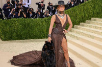 [ẢNH Quý tử nhà Beckham hộ tống hôn thê, ‘búp bê Nga’ Maria Sharapova tình tứ bên chồng 