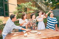 [ẢNH] 11 tháng 5 ngày: Khoảnh khắc hậu trường hài hước hơn cả trên phim 