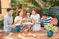 [ẢNH] 11 tháng 5 ngày: Khoảnh khắc hậu trường hài hước hơn cả trên phim 