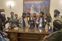 [ẢNH] Nga tăng cường khí tài quân sự cho căn cứ 201 sau ‘biến lớn’ ở Afghanistan