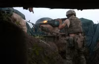 Lính Ukraine say rượu bắn lẫn nhau tại chiến tuyến Donbass