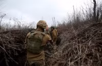 Lính Ukraine say rượu bắn lẫn nhau tại chiến tuyến Donbass
