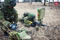 Lính Nga dùng súng máy PKM bắn nổ xe phóng tên lửa S-300 Ukraine