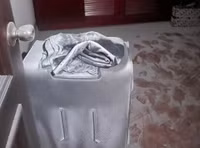 Chủ căn hộ đi vắng, cục sạc pin dự phòng phát nổ gây hoả hoạn