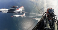Tiêm kích F-16C Thunderbirds Mỹ lao thẳng xuống đất: Ẩn hoạ sau những màn trình diễn hào nhoáng