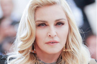 [ẢNH] Nhan sắc nóng bỏng của Madonna ở tuổi 62 và chuyện tình với ‘phi công’ kém 36 tuổi