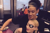 [ẢNH] Nhan sắc nóng bỏng của Madonna ở tuổi 62 và chuyện tình với ‘phi công’ kém 36 tuổi