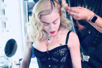 [ẢNH] Nhan sắc nóng bỏng của Madonna ở tuổi 62 và chuyện tình với ‘phi công’ kém 36 tuổi