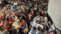 [ẢNH] Vận tải cơ C-17 Mỹ nhồi nhét chật cứng 650 người Afghanistan di tản