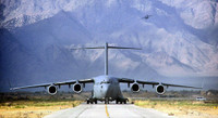 [ẢNH] Vận tải cơ C-17 Mỹ nhồi nhét chật cứng 650 người Afghanistan di tản