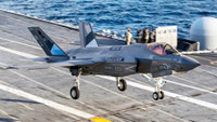 Tiêm kích hạm F-35C lộ diện với lớp sơn phủ như gương