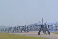 [ẢNH] Trung Quốc cho JH-7 phóng tên lửa thị uy, coi chừng ‘gậy ông đập lưng ông’