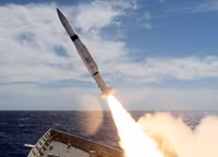 [ẢNH] Tìm hiểu loại tên lửa nguy hiểm Mỹ vừa bắn từ chiến hạm siêu dị USS Zumwalt 