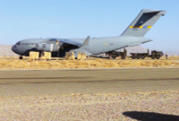 [ẢNH] Vận tải cơ khổng lồ C-17 Mỹ mài bụng tóe lửa tại Afghanistan