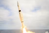 [ẢNH] Tìm hiểu loại tên lửa nguy hiểm Mỹ vừa bắn từ chiến hạm siêu dị USS Zumwalt 