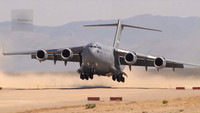 [ẢNH] Vận tải cơ khổng lồ C-17 Mỹ mài bụng tóe lửa tại Afghanistan